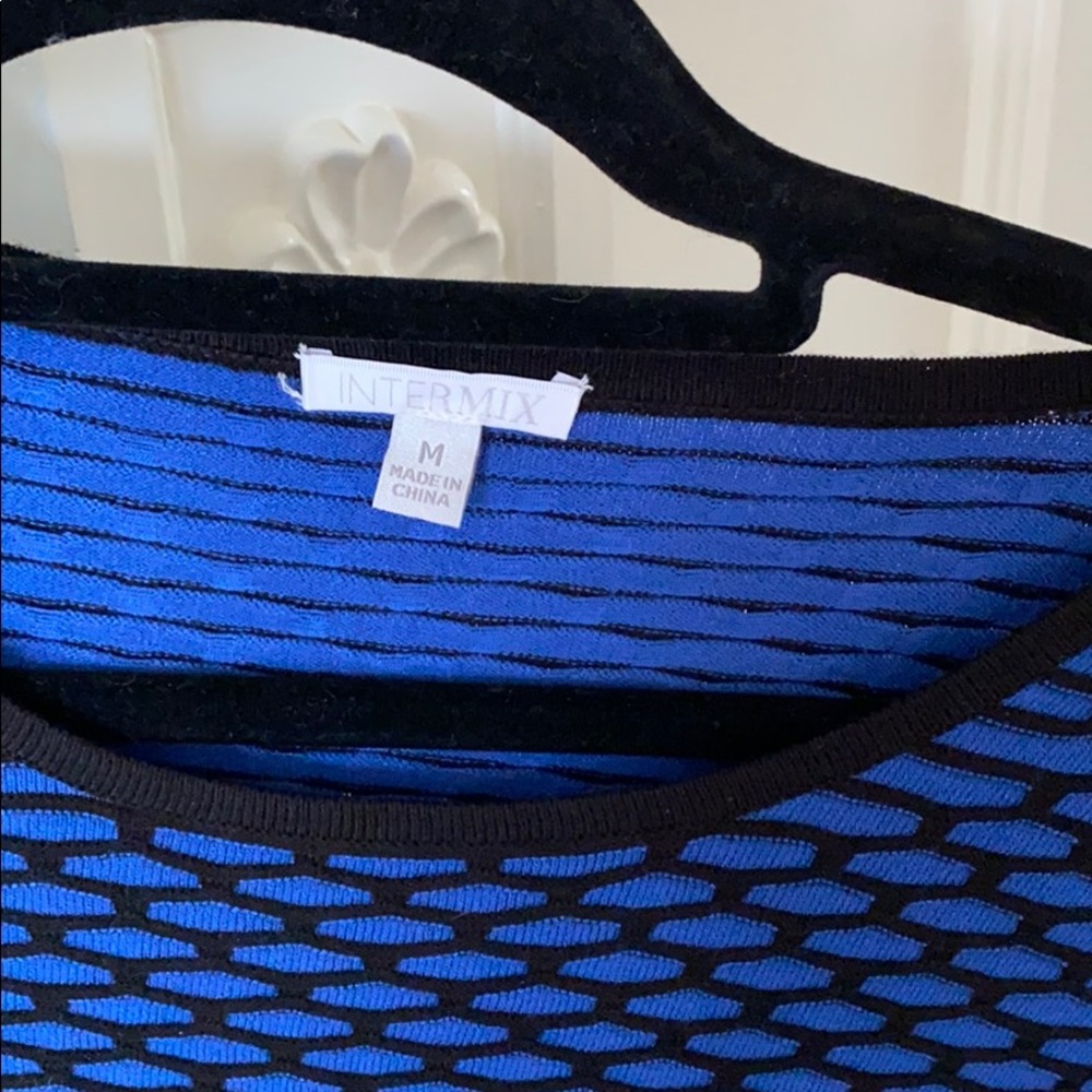 Nice fitted top - Picture 2 of 3
